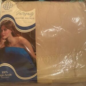 Beacon Integrity Boudoir Boutique Blanket - Cream Brand New